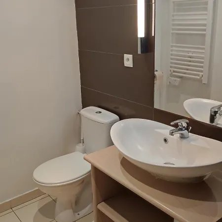 Cosy A Avec Terrasse, Piscine, Sauna, Parking Et Wifi Gratuit - Fr-1-165b-49 Lägenhet