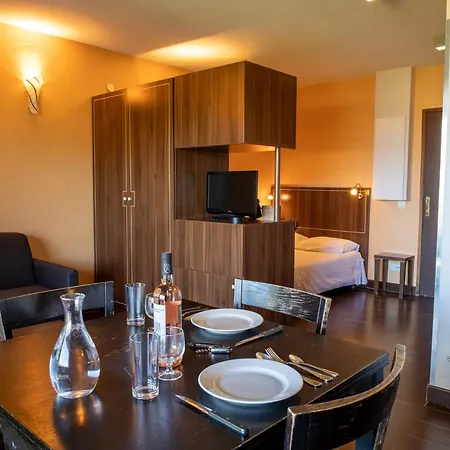 Cosy A Avec Terrasse, Piscine, Sauna, Parking Et Wifi Gratuit - Fr-1-165b-49 Lägenhet Jausiers